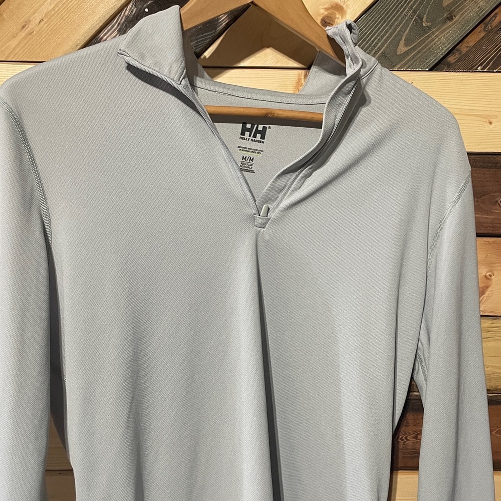 Men’s size medium light base top layer.